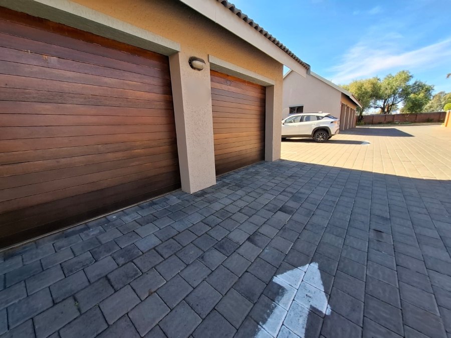 2 Bedroom Property for Sale in Heuwelsig Free State